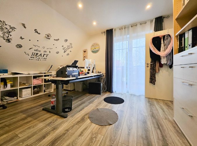 Arbeits- oder Kinderzimmer