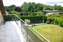Kleine Dachgeschosswohnung mit Einbauküche und Balkonweitsicht! - Foto 3