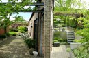 Seitliche Terrasse