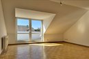 Wohnzimmer mit Balkonzugang