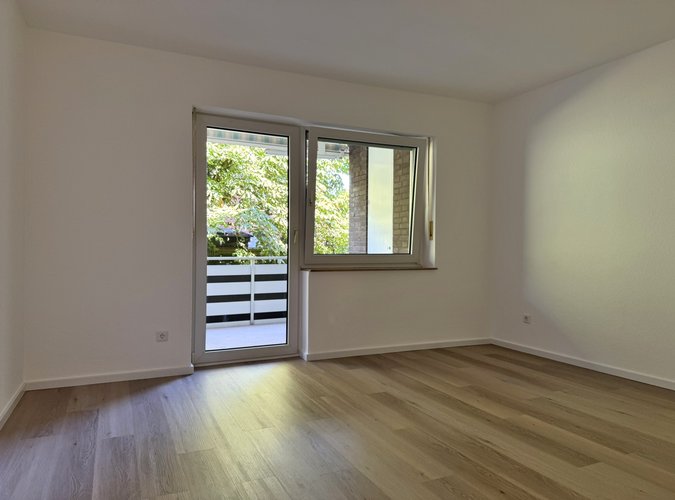 Schlafzimmer mit Zugang zum Balkon