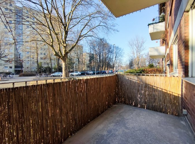 großer Balkon (Wohnzimmer)