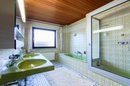 großes Badezimmer