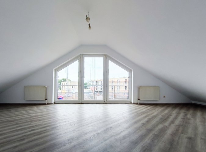 Wohnzimmer mit Balkon