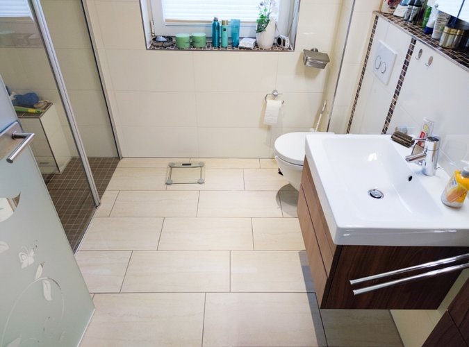 helles Badezimmer