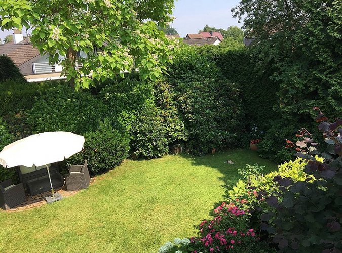 Blick auf den Garten vom Ostbalkon