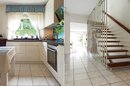 Küche & Treppenaufgang