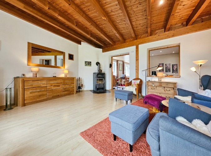 Wohnzimmer mit Blick auf den Kaminofen