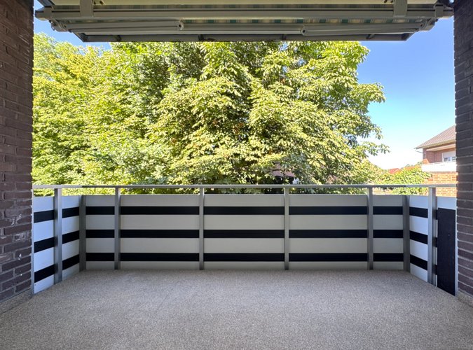 großer Balkon