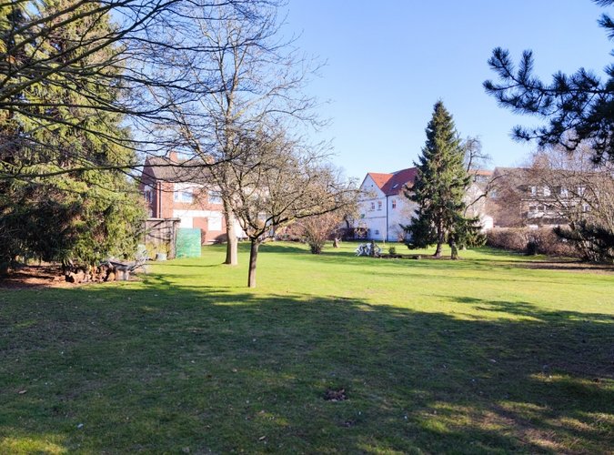 weitläufiges Grundstück