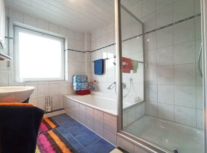 großes Badezimmer