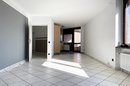 Wohnzimmer mit offener Küche