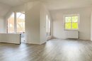 Wohnzimmer mit Loggiablick