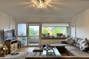 Wohnzimmer mit Balkonzugang