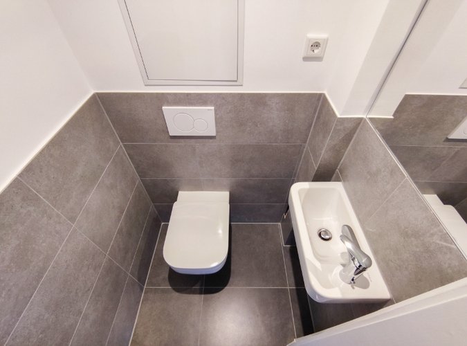 separates WC