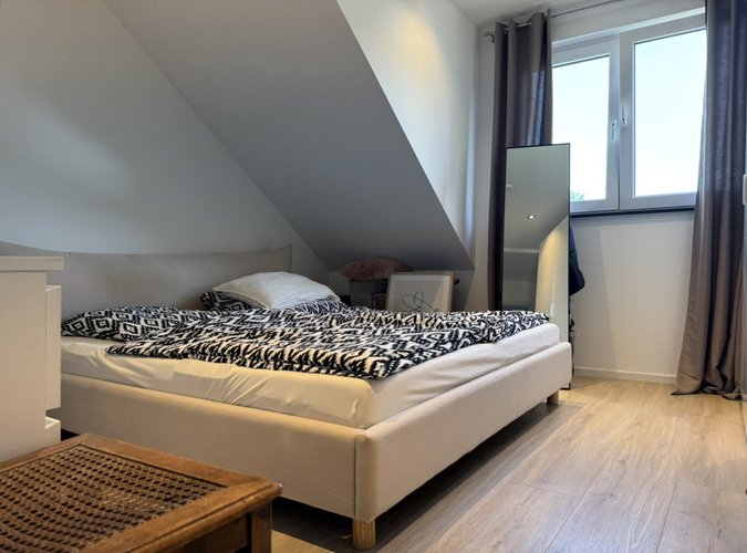 Schlafzimmer 2, Hs. 2, DG-li