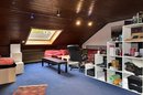 großes Zimmer im Dachgeschoss