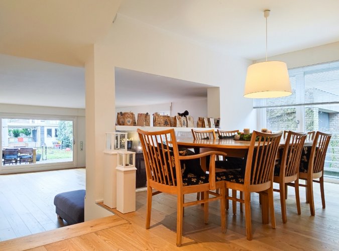 Essbereich mit Zugang zum Wohnzimmer