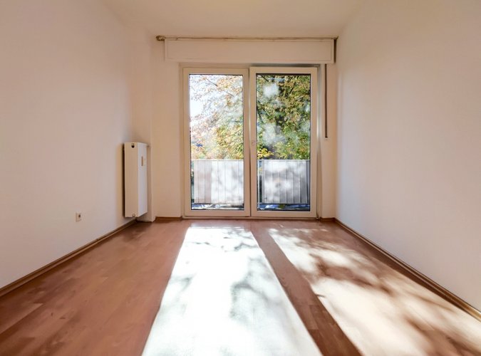 Schlafzimmer mit Balkonzugang