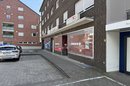Blick auf die Ladenlokale