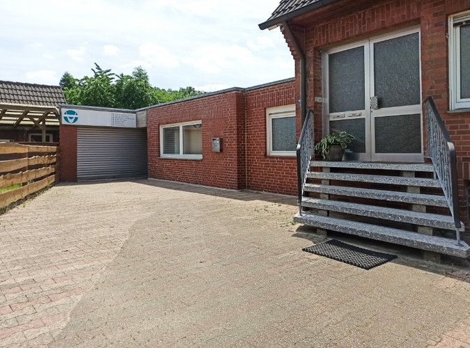 Gewerbeeinheit & Hauseingang