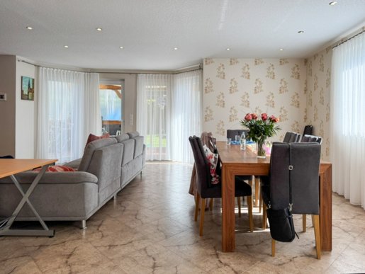Wohn- und Esszimmer im Erdgeschoss Wohn- und Esszimmer im Erdgeschoss