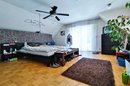 großes Elternschlafzimmer