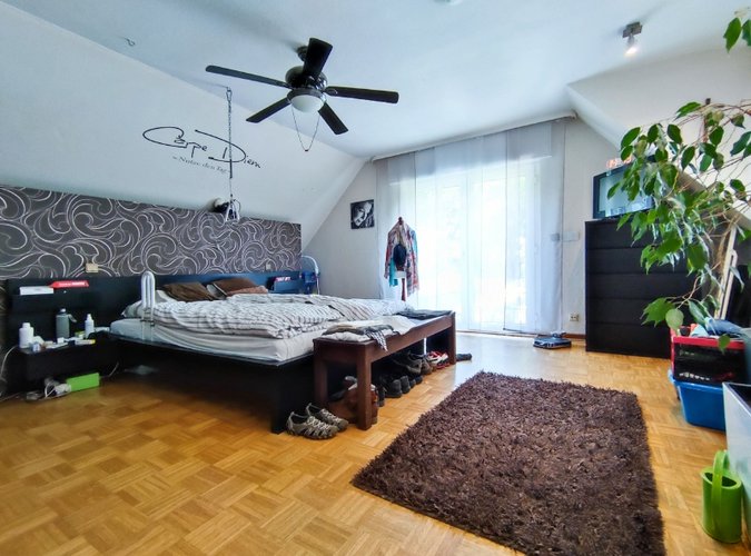 großes Elternschlafzimmer