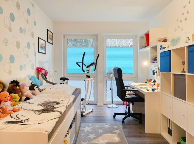 Arbeits- oder Kinderzimmer