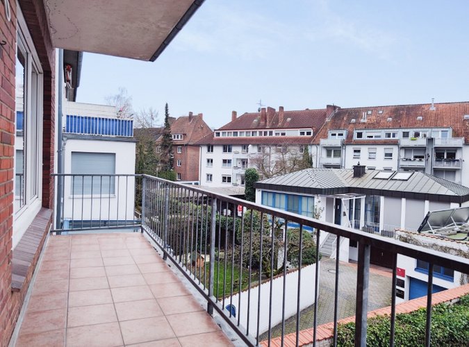 hofseitiger Balkon
