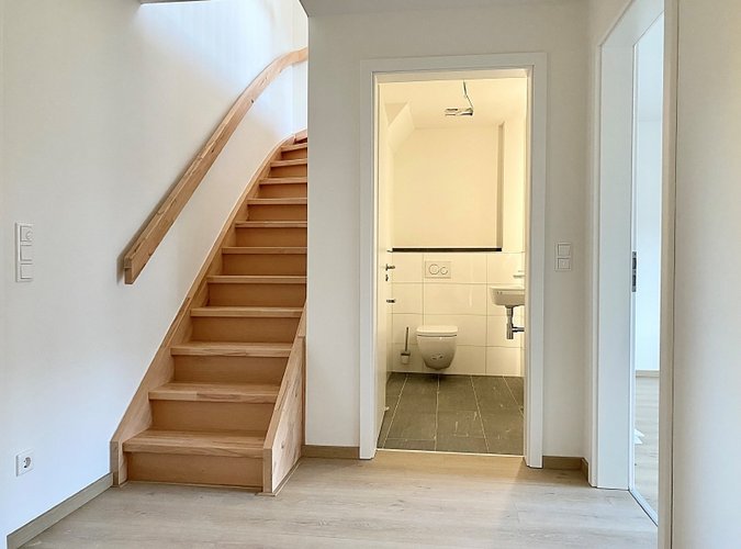 Gäste-WC & Treppenaufgang