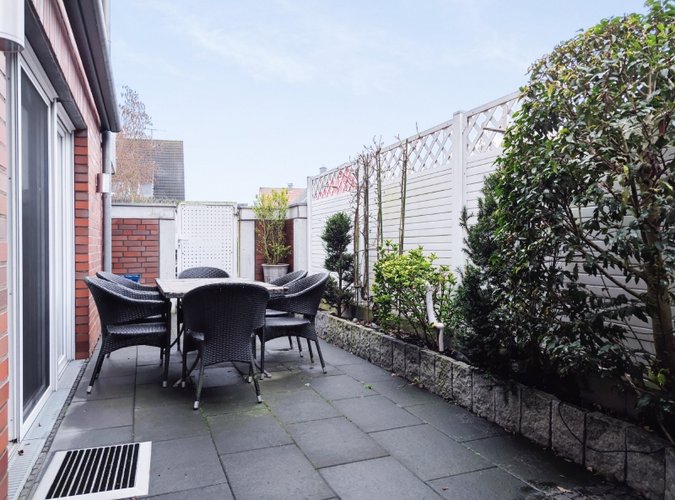 Terrasse mit Gartentörchen